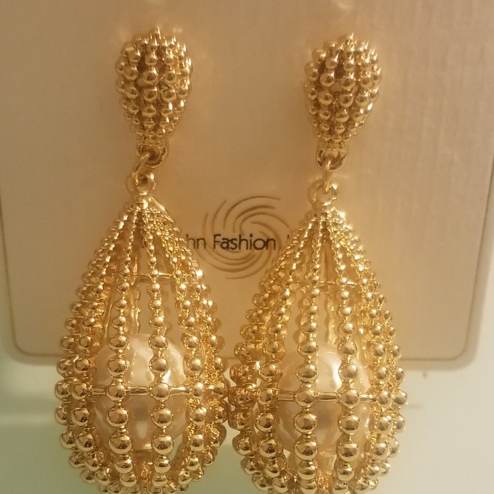 Pearl cage drop earrings